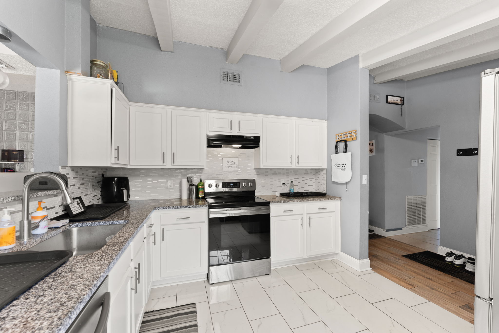 1817 Banbury Road photo 6 of 27