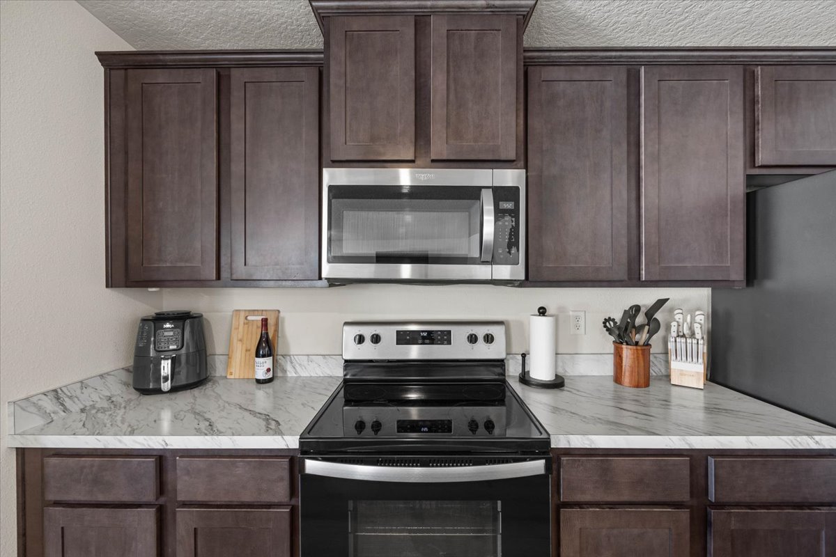 2469 Oak Stream Drive photo 9 of 38